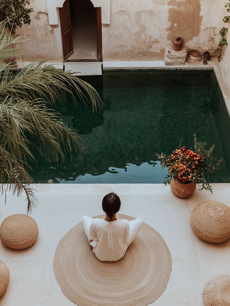 Woman meditating outdoors as part of a wellness ritual.