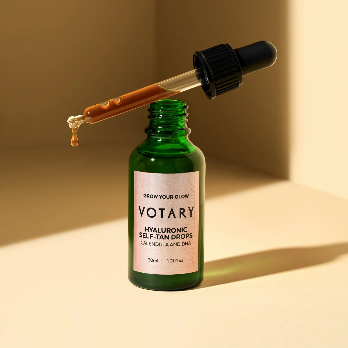 Gouttes autobronzantes à l'acide hyaluronique
